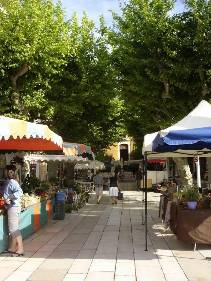 Au Coeur De La Ville 邦多勒 外观 照片