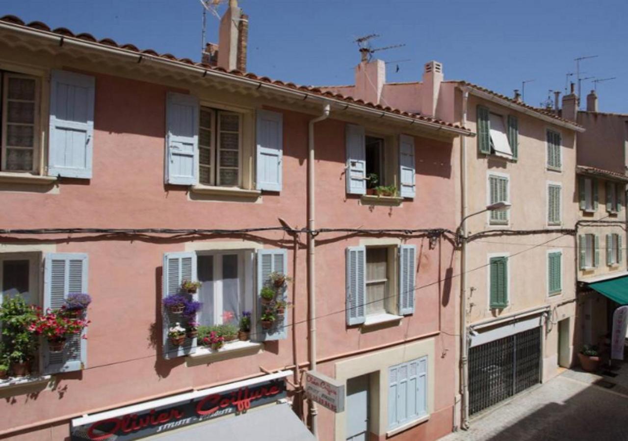 Au Coeur De La Ville 邦多勒 外观 照片
